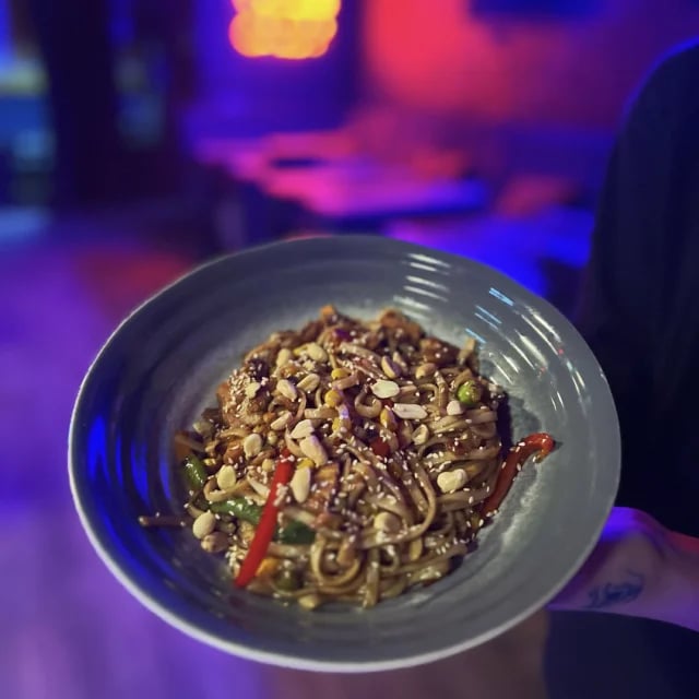 Замовити суші роли WOK у Львові - WOK з Курячим Стегном